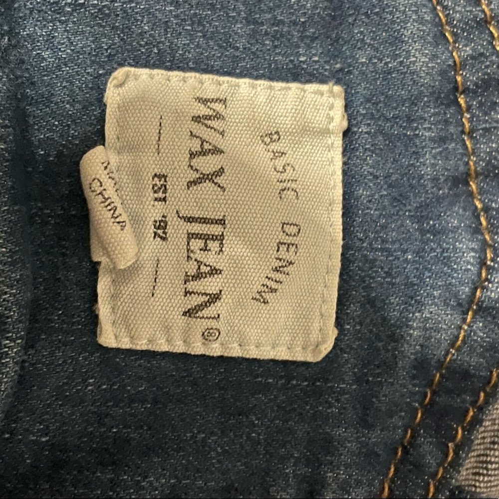 I’m selling this for $14 it’s a navy bluish The brand is wax jeans